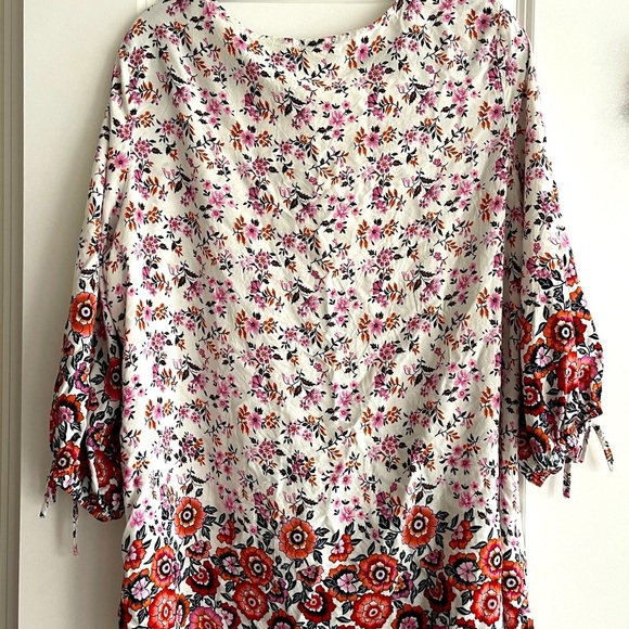 Suzanne Betro Weekend like new blouse, never worn 100% rayon - Picture 2 of 7